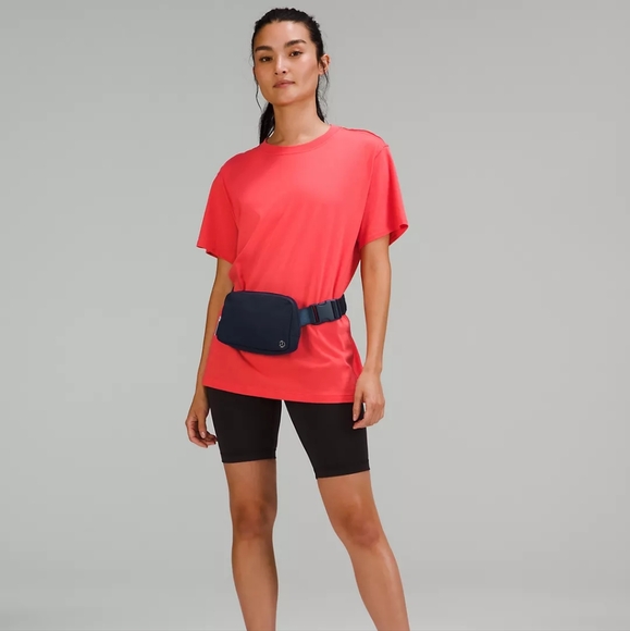 NWT Lululemon athletica 1L Black Everywhere Belt Bag - Picture 4 of 10